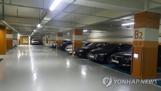 아파트 지하 주차장  [연합뉴스 자료사진]